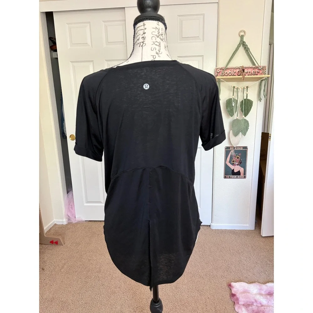 Lululemon Back In Action Short Sleeve Shirt Black Size 8 Pleated Back Tee